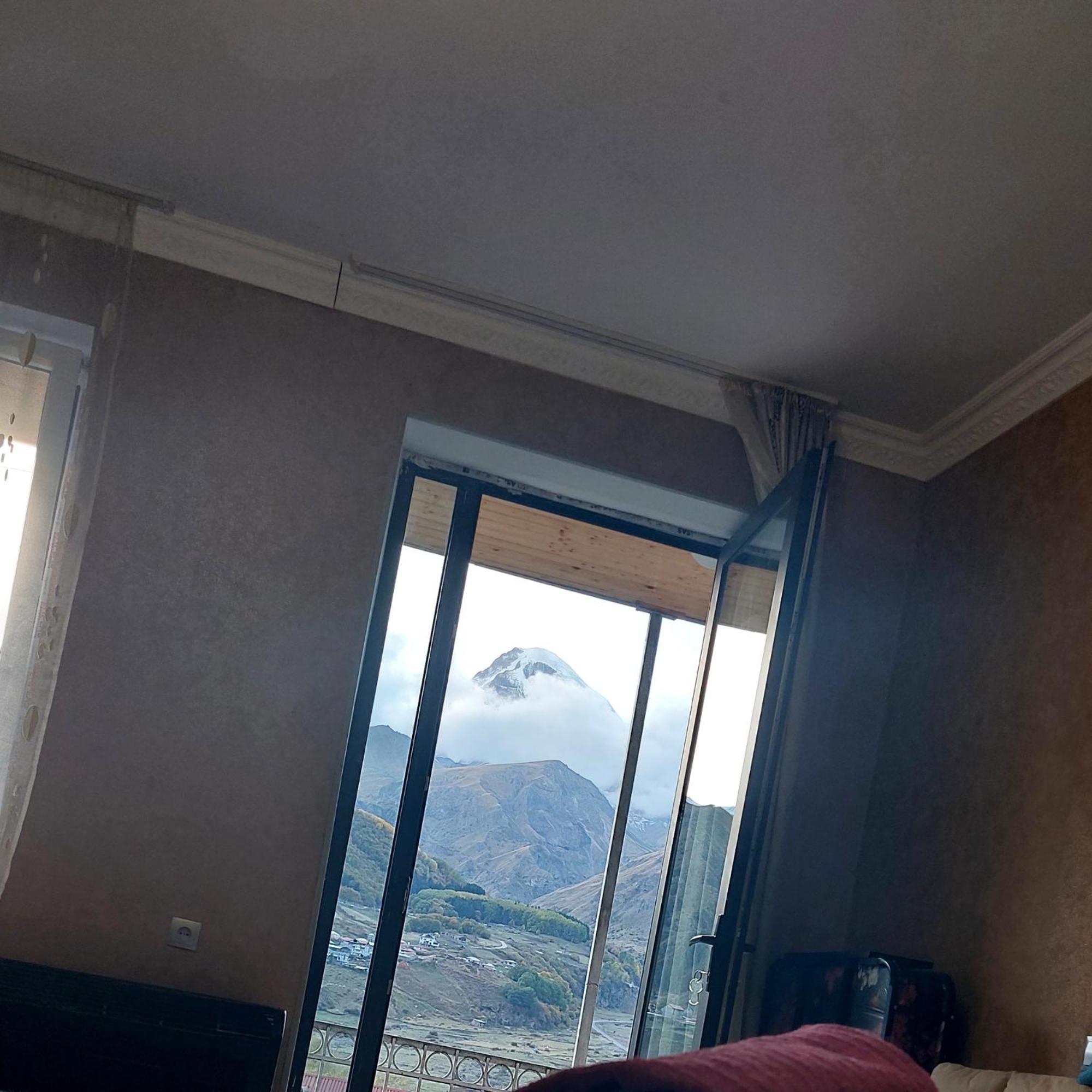 The White House Hotel Kazbegi Szoba fotó