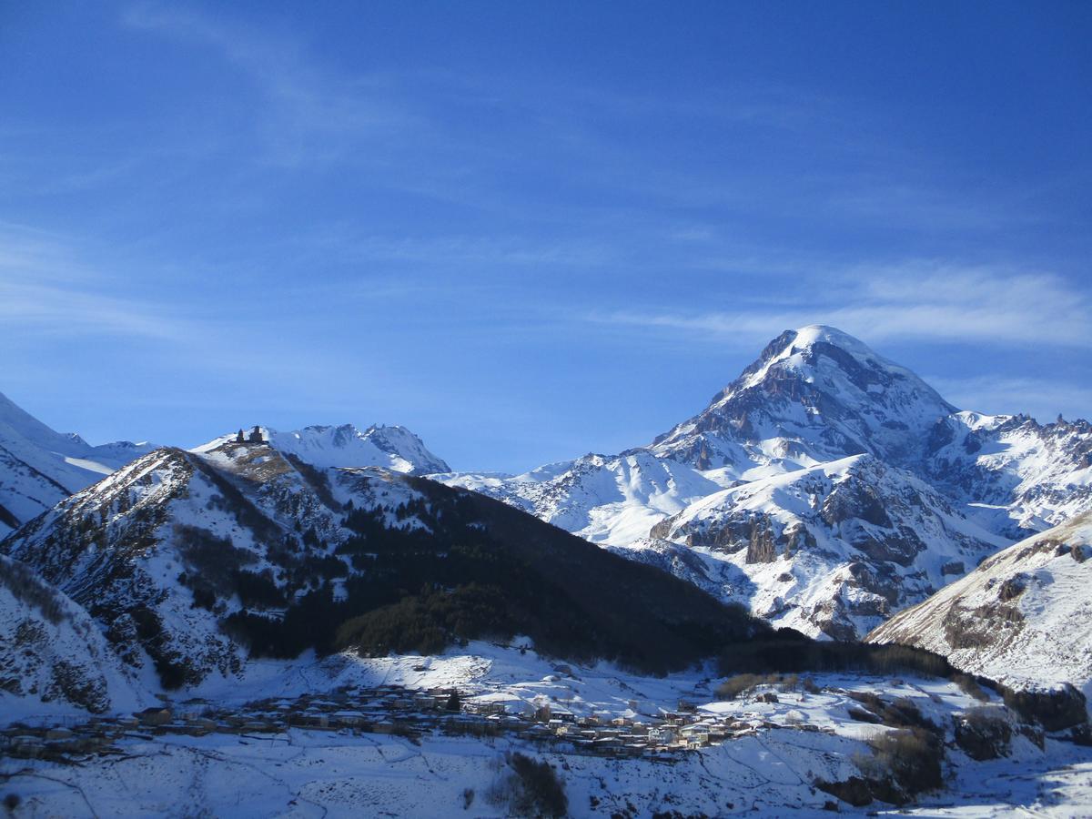 The White House Hotel Kazbegi Kültér fotó